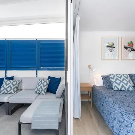 White&blue Rooftop Daire *
